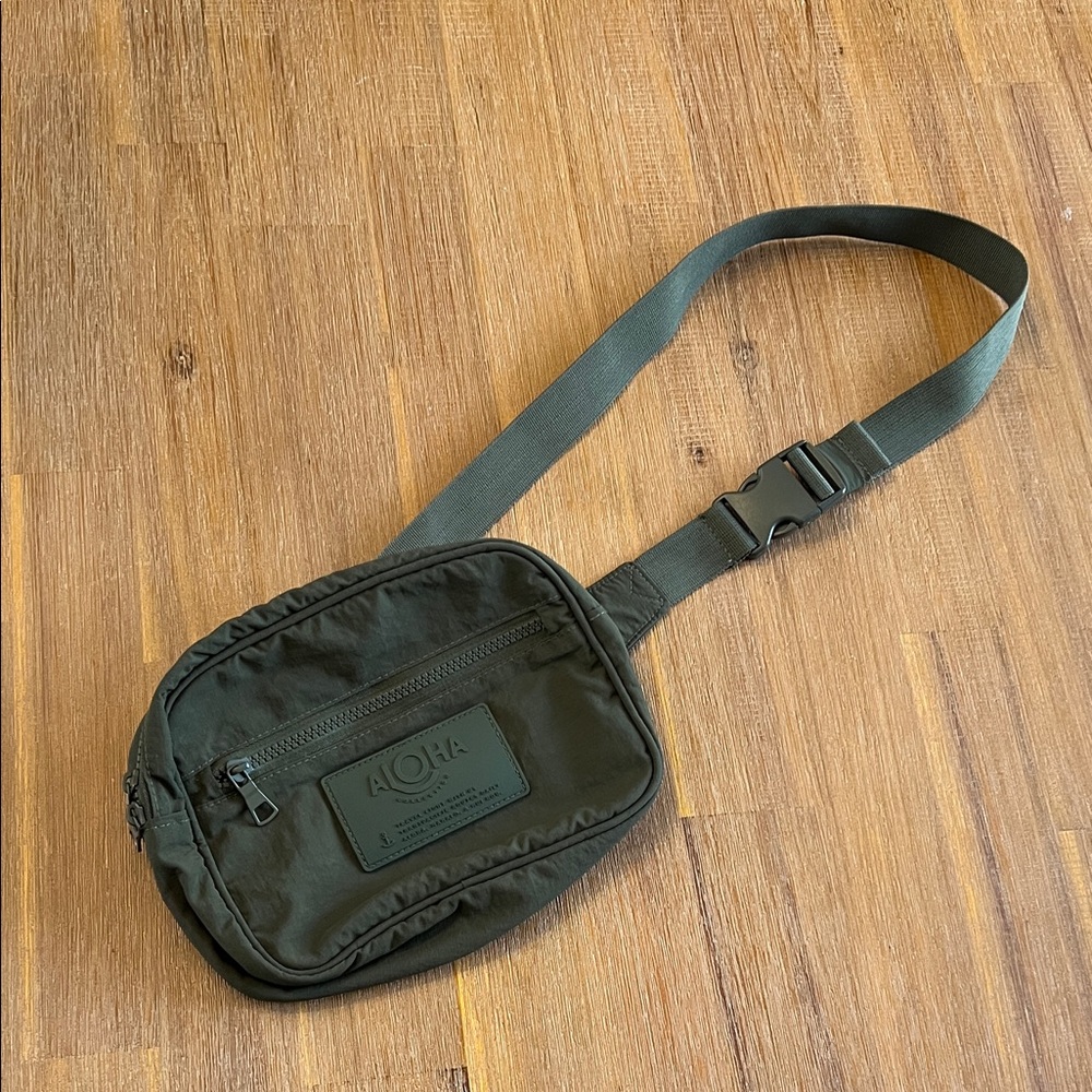 ALOHA COLLECTION Dark Green Belt Bag